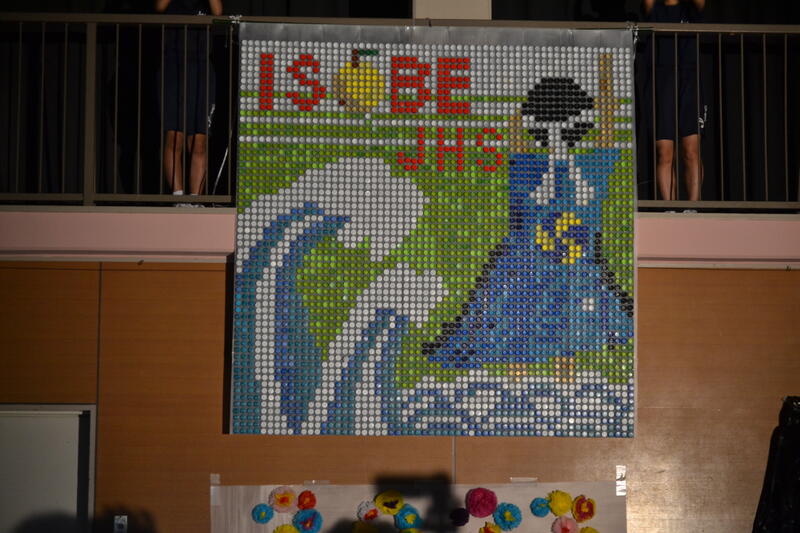 ペットボトルキャップアート披露