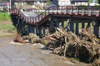 倒壊した中橋　向陽側より